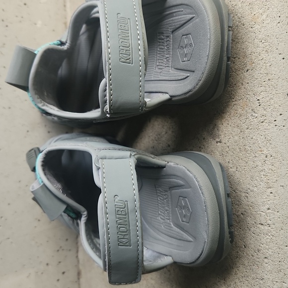 KHOMBU  Size 8. Women's Gray and Teal Outdoor Sandals. - Picture 5 of 9